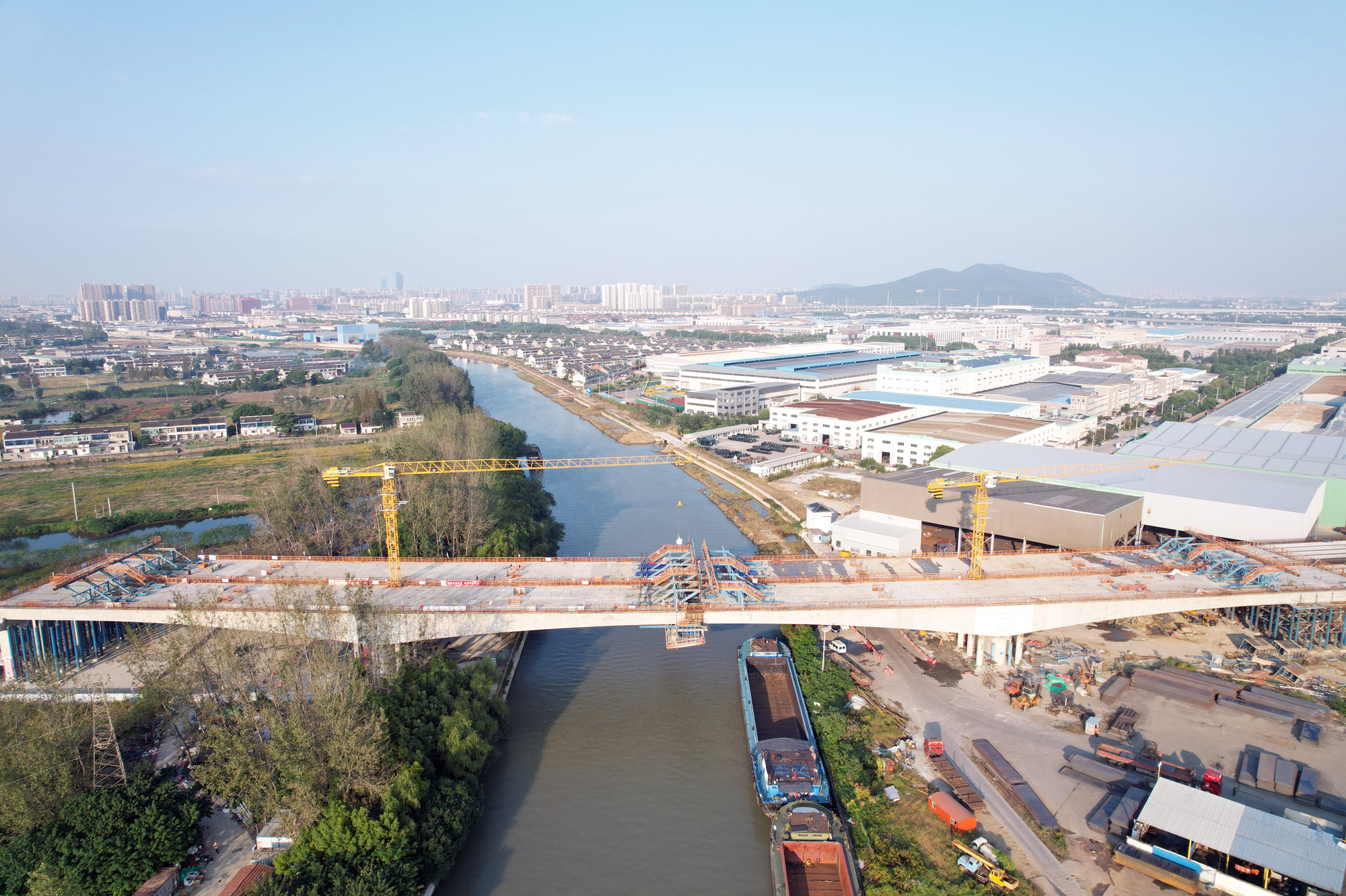 江陰靖江長江隧道南接線工程跨錫澄運(yùn)河左幅順利合龍